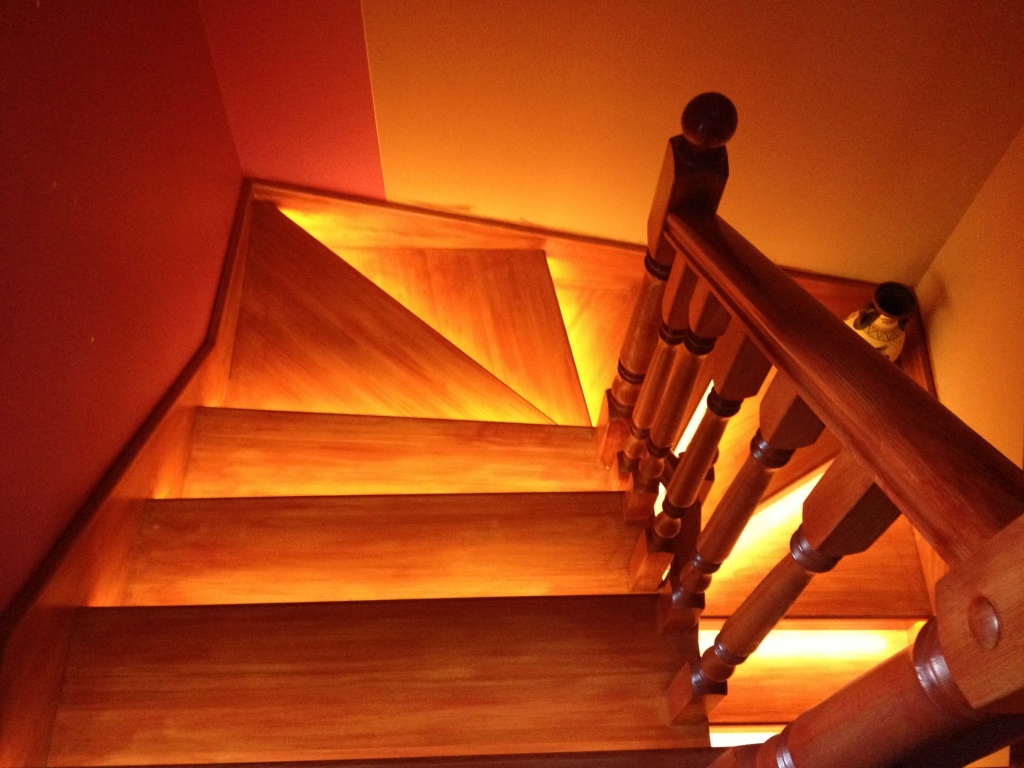 автоматическая подсветка лестницы